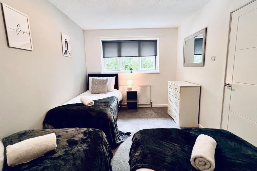 Urban Bliss Stylish Townhouse With Free Parking For A Convenient City Stay Liverpool Ngoại thất bức ảnh