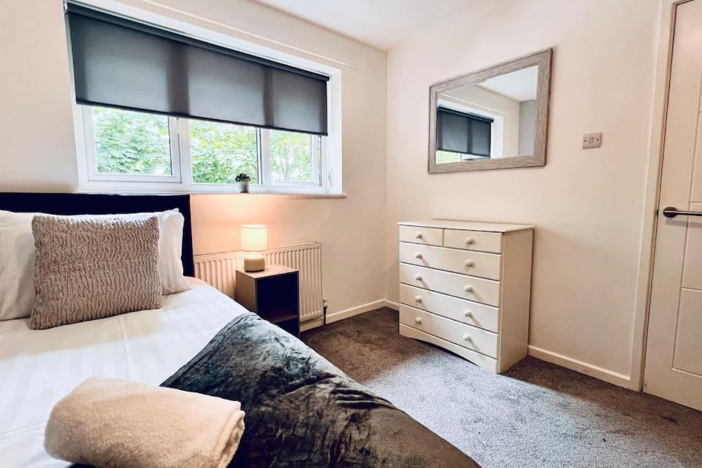 Urban Bliss Stylish Townhouse With Free Parking For A Convenient City Stay Liverpool Ngoại thất bức ảnh