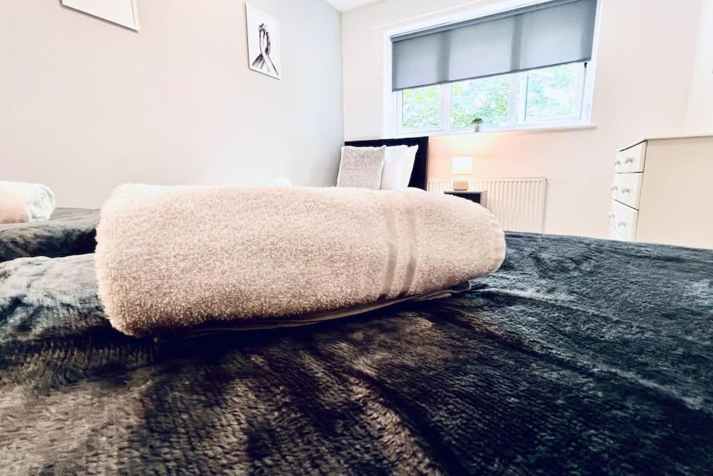 Urban Bliss Stylish Townhouse With Free Parking For A Convenient City Stay Liverpool Ngoại thất bức ảnh