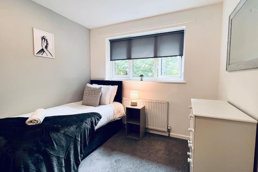 Urban Bliss Stylish Townhouse With Free Parking For A Convenient City Stay Liverpool Ngoại thất bức ảnh