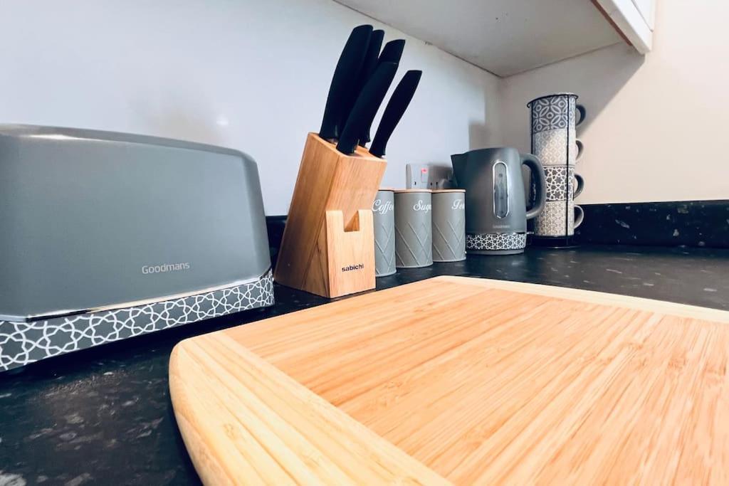 Urban Bliss Stylish Townhouse With Free Parking For A Convenient City Stay Liverpool Ngoại thất bức ảnh